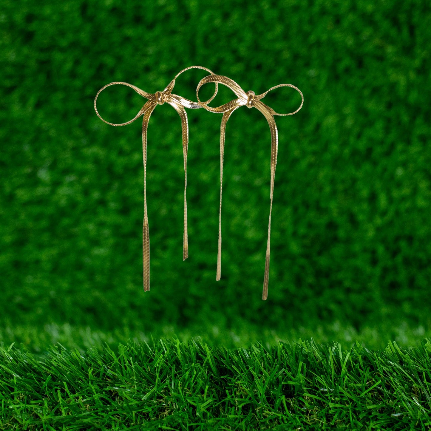 PENDIENTES LAZO DORADO