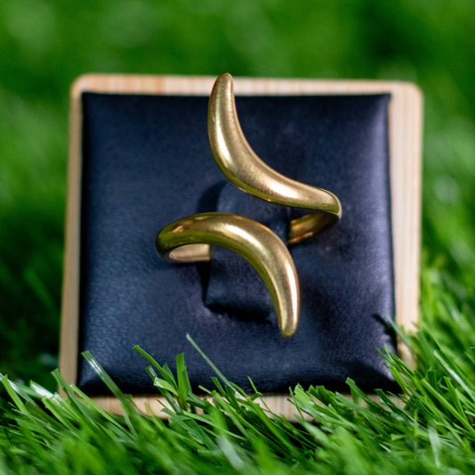 ANILLO CURVAS DORADAS